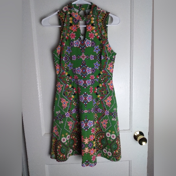 New York & Company Dresses & Skirts - Beautiful dress with pockets! Size small